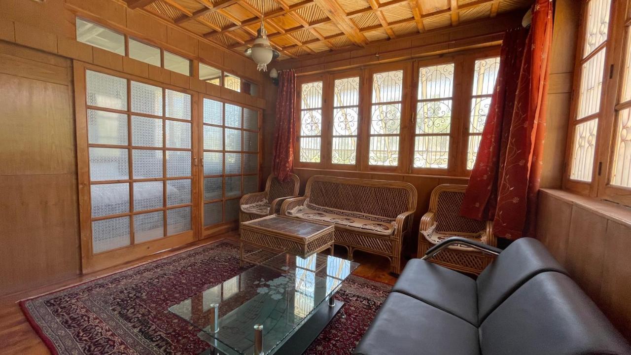 The Willow House เลห์ ภายนอก รูปภาพ